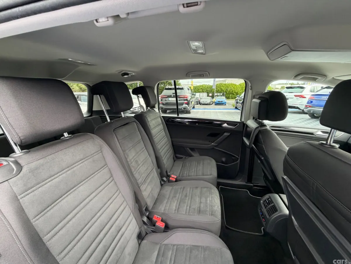 Volkswagen Touran MPV, Diesel, 2019, White