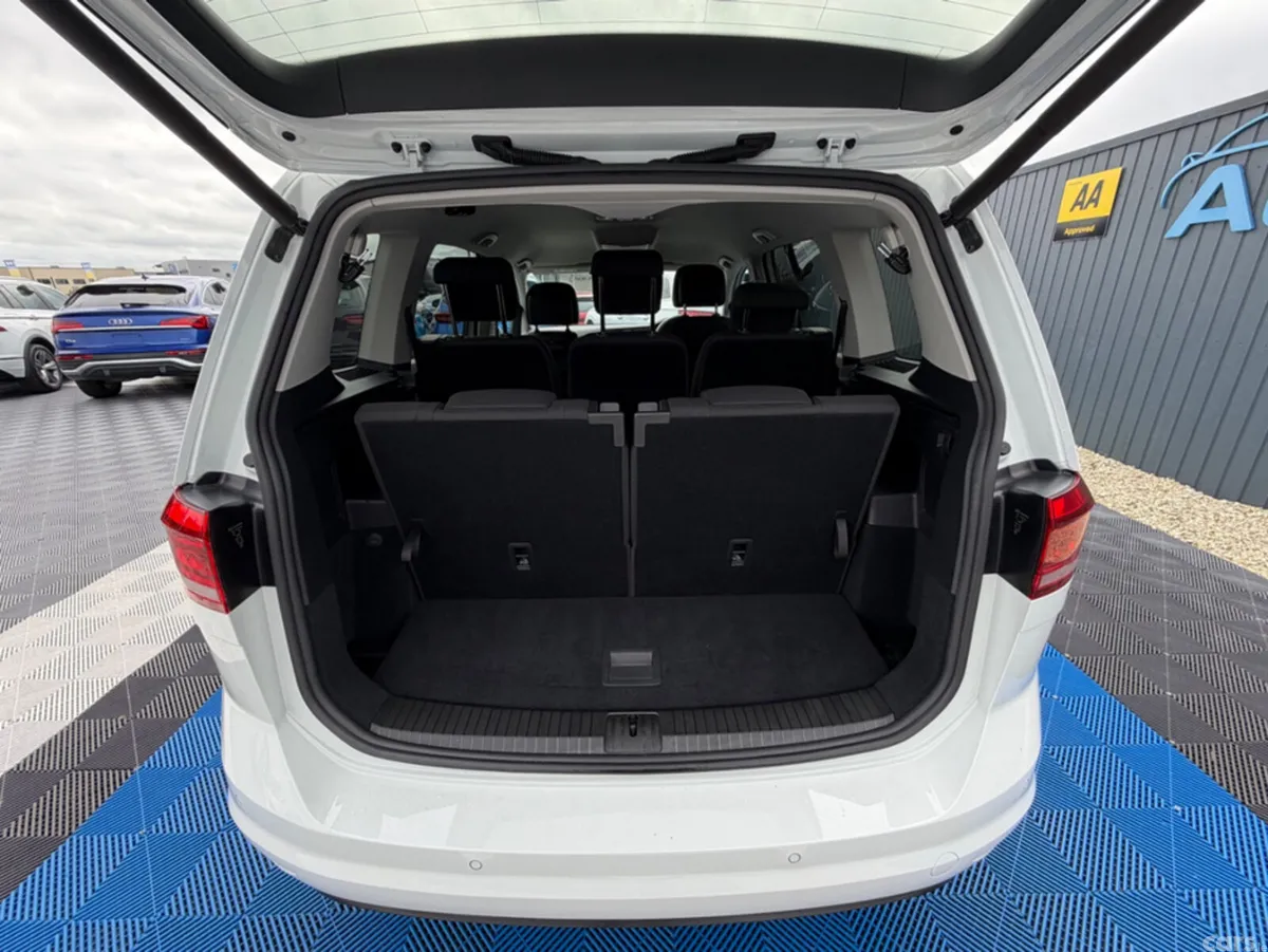 Volkswagen Touran MPV, Diesel, 2019, White