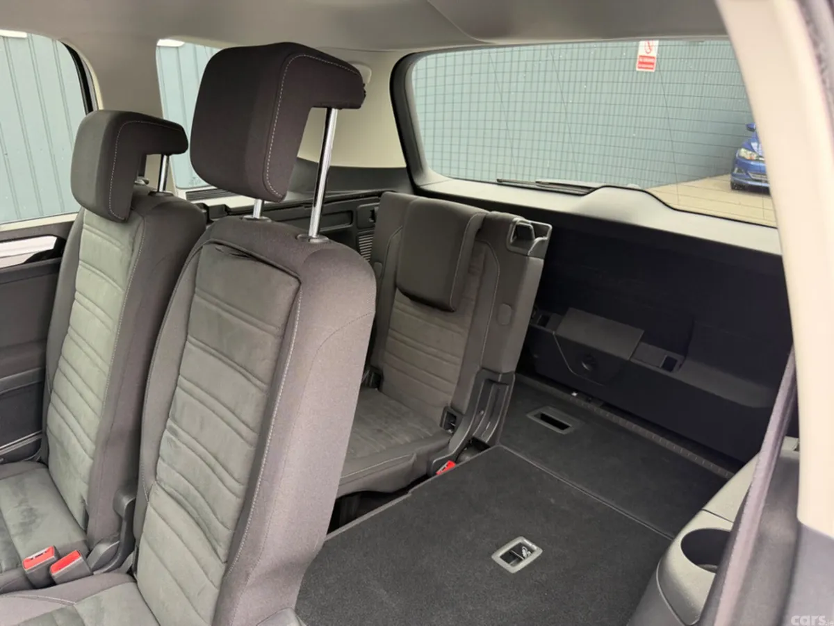 Volkswagen Touran MPV, Diesel, 2019, White