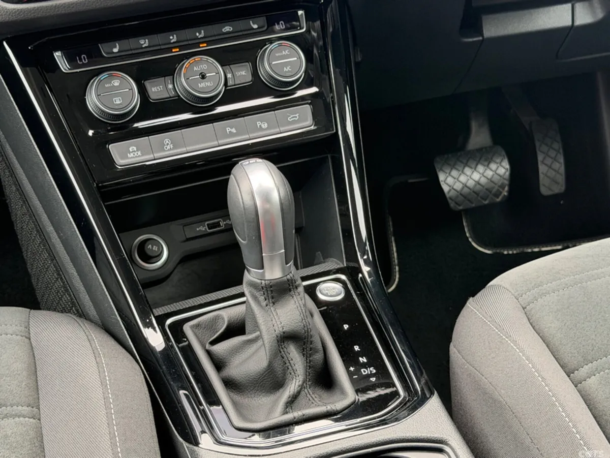 Volkswagen Touran MPV, Diesel, 2019, White