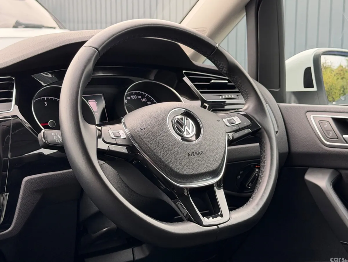 Volkswagen Touran MPV, Diesel, 2019, White