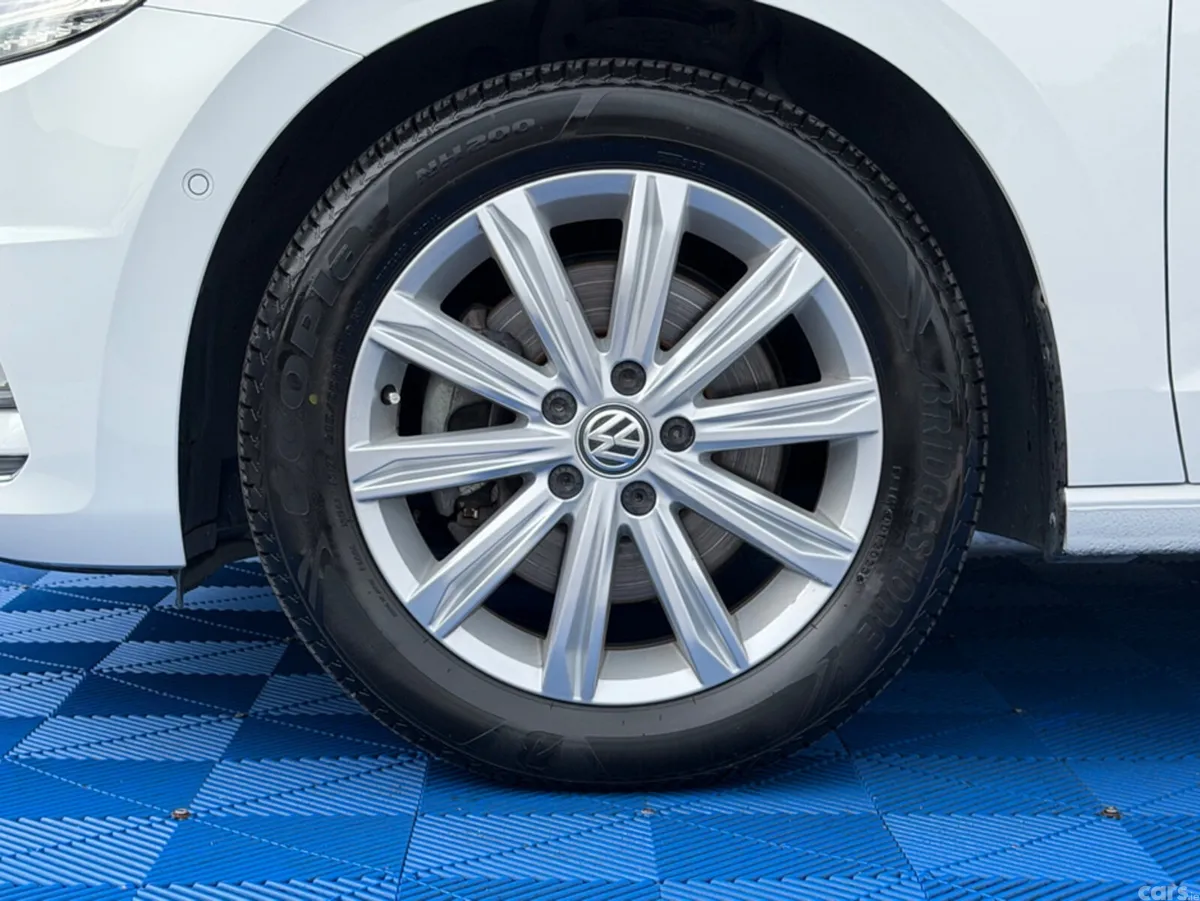 Volkswagen Touran MPV, Diesel, 2019, White