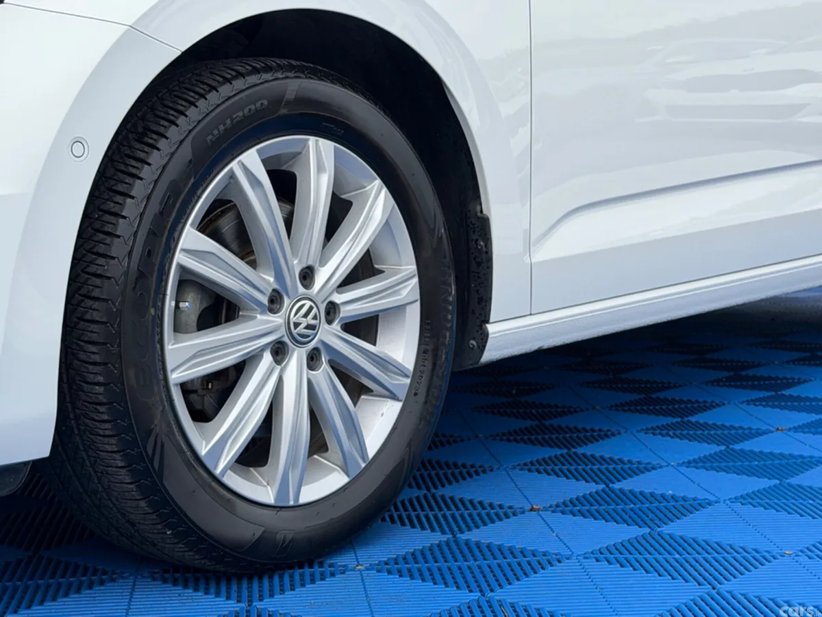 Volkswagen Touran MPV, Diesel, 2019, White