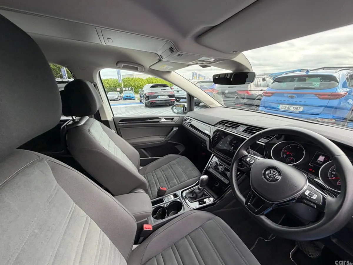 Volkswagen Touran MPV, Diesel, 2019, White