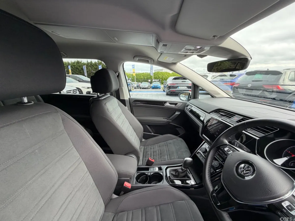 Volkswagen Touran MPV, Diesel, 2019, White