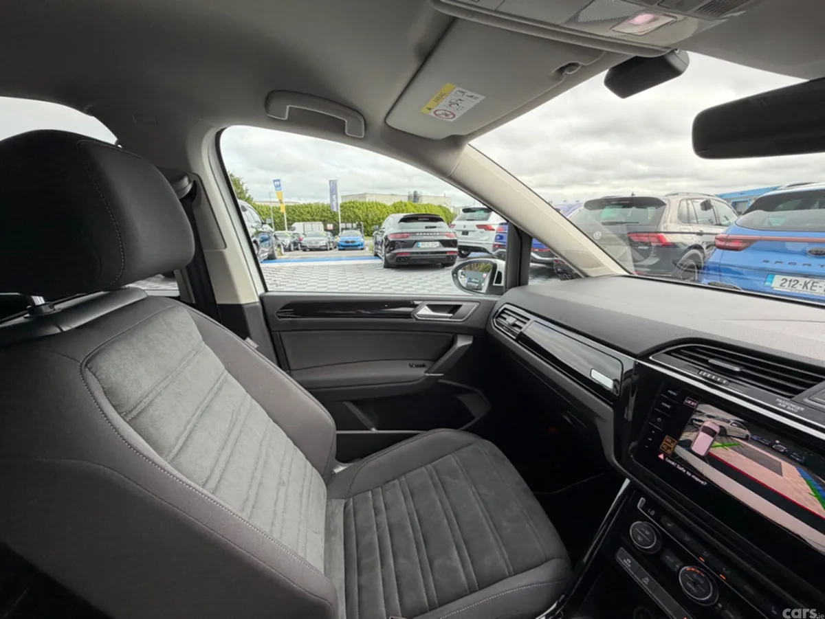 Volkswagen Touran MPV, Diesel, 2019, White