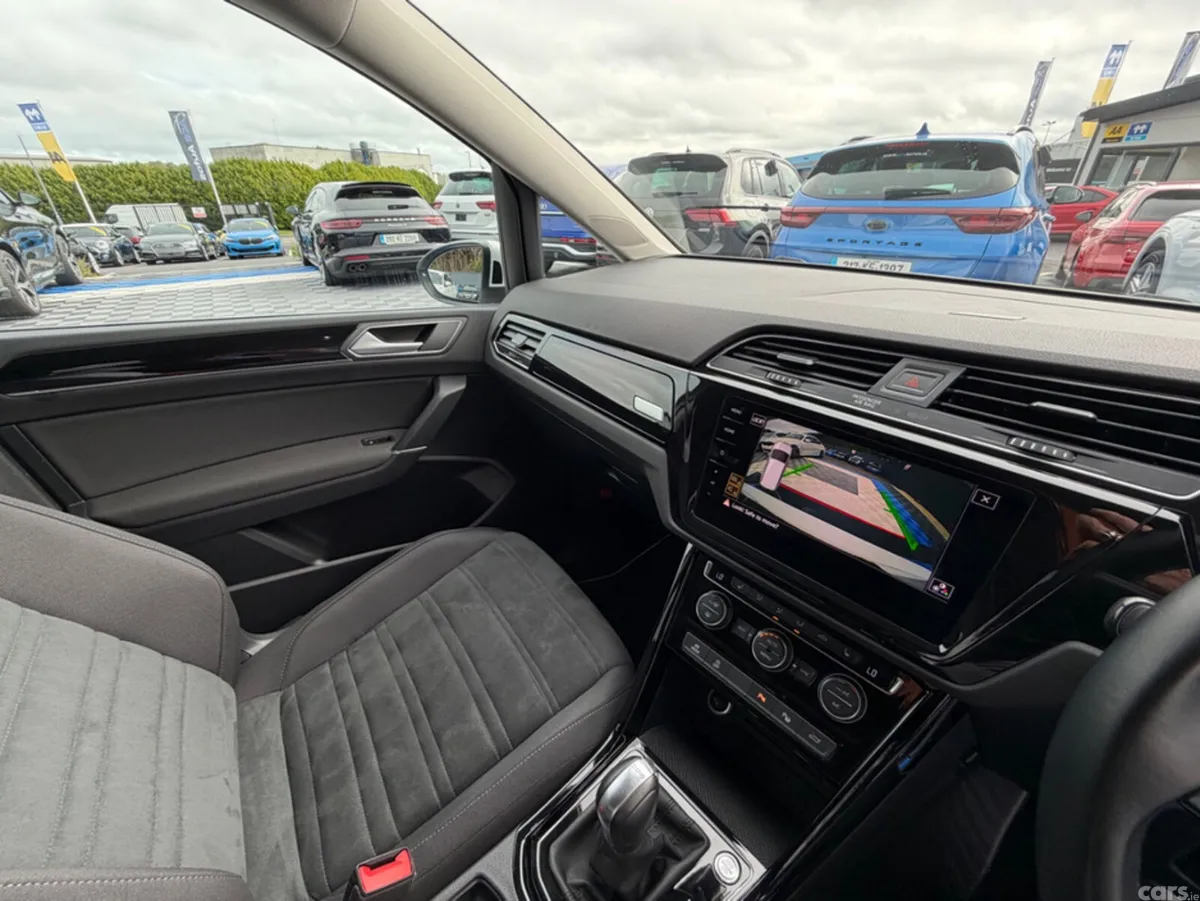 Volkswagen Touran MPV, Diesel, 2019, White