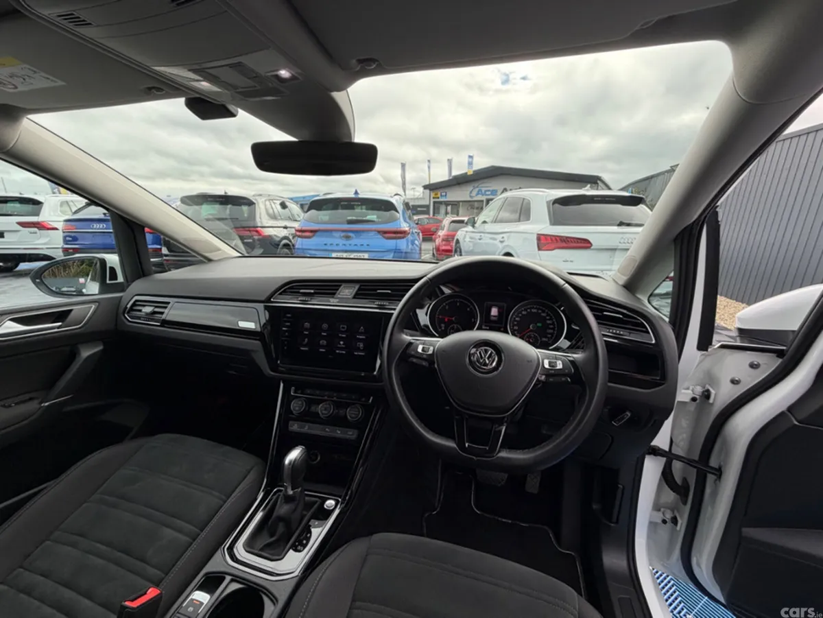 Volkswagen Touran MPV, Diesel, 2019, White