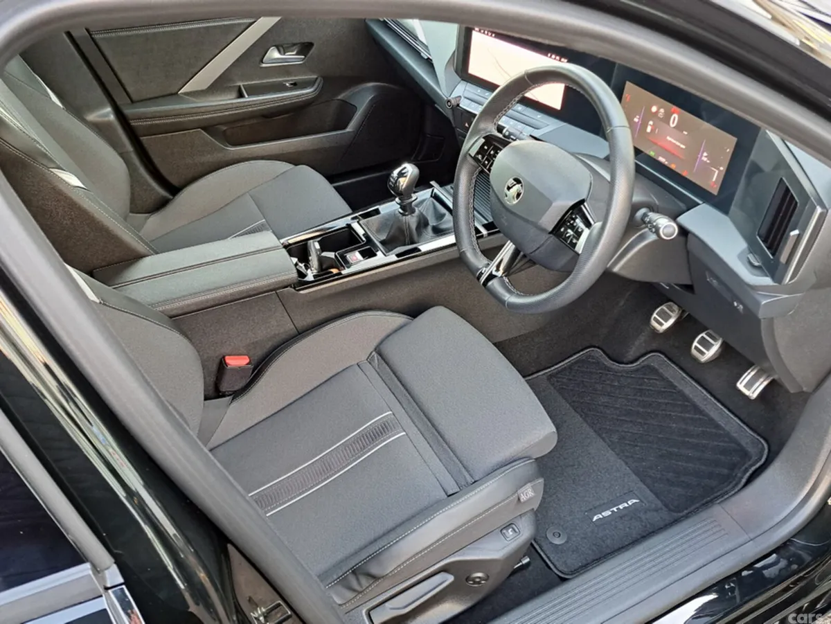 Opel Astra Hatchback, Petrol, 2023, Black