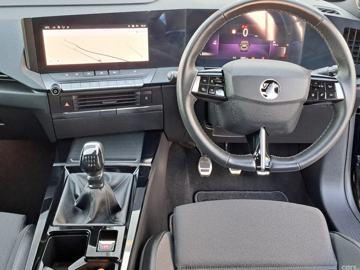 Opel Astra Hatchback, Petrol, 2023, Black