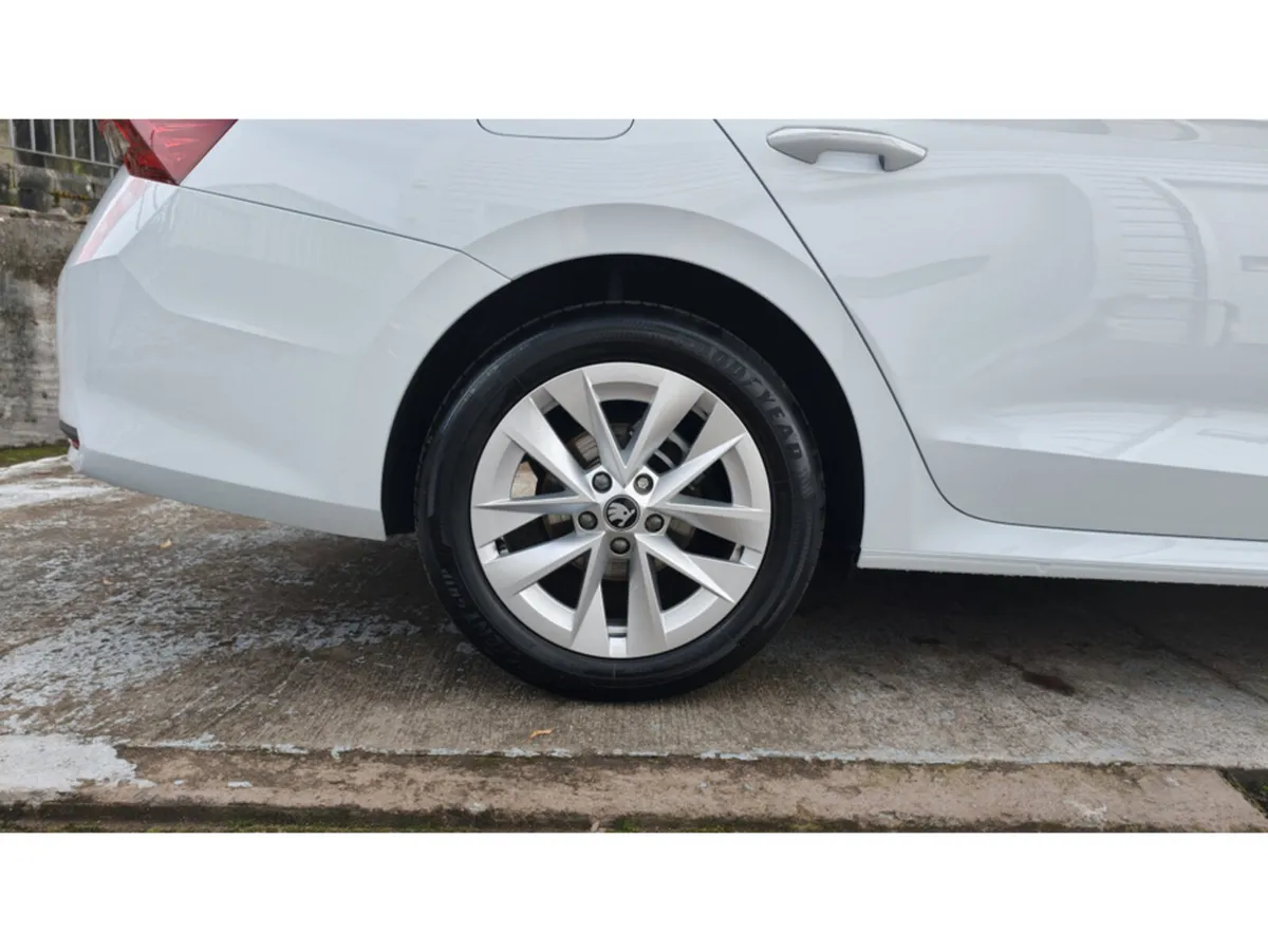 Skoda Octavia Hatchback, Unknown, 2026, White