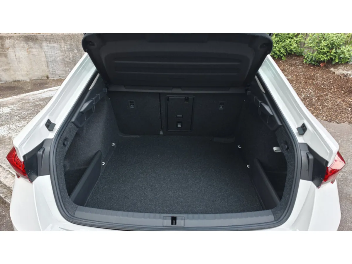 Skoda Octavia Hatchback, Unknown, 2026, White