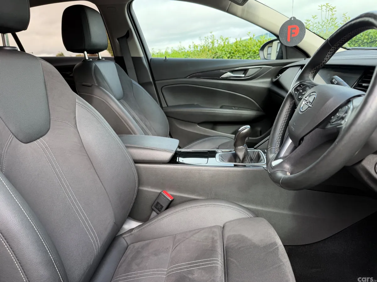 Opel Insignia Hatchback, Diesel, 2022, Grey