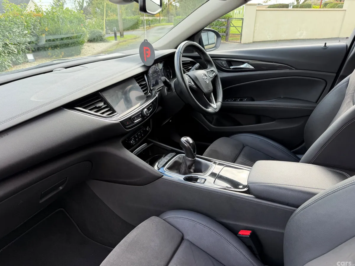 Opel Insignia Hatchback, Diesel, 2022, Grey
