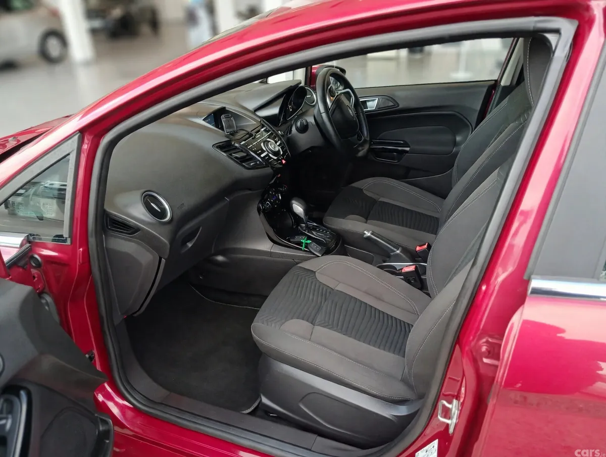 Ford Fiesta Hatchback, Petrol, 2014, Red