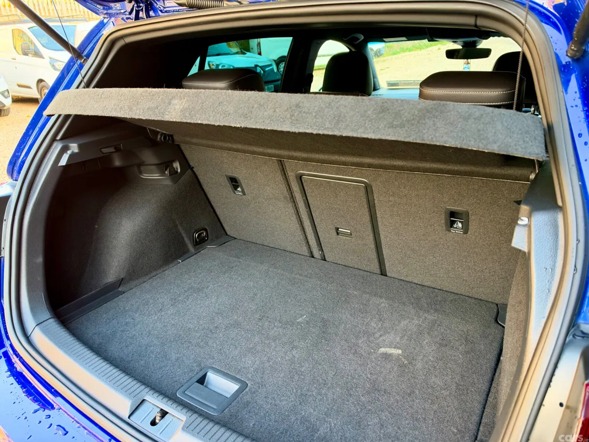 Volkswagen Golf Hatchback, Petrol, 2017, Blue