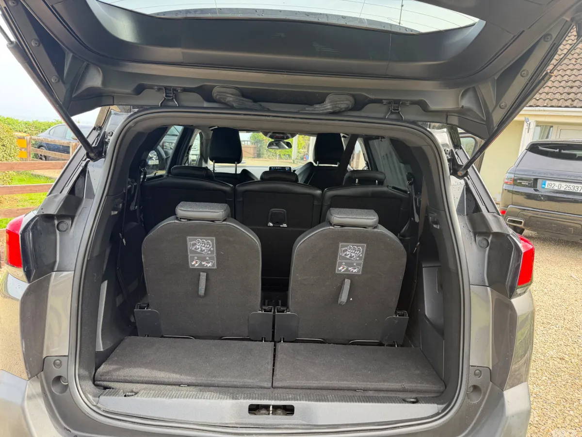 Peugeot 5008 MPV, Petrol, 2020, Grey