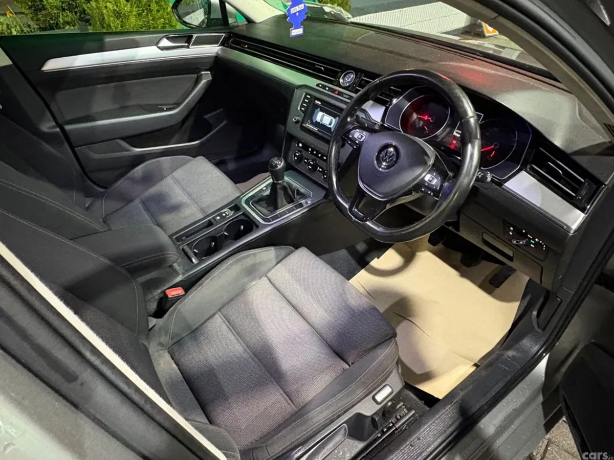 Volkswagen Passat Saloon, Diesel, 2016, Silver