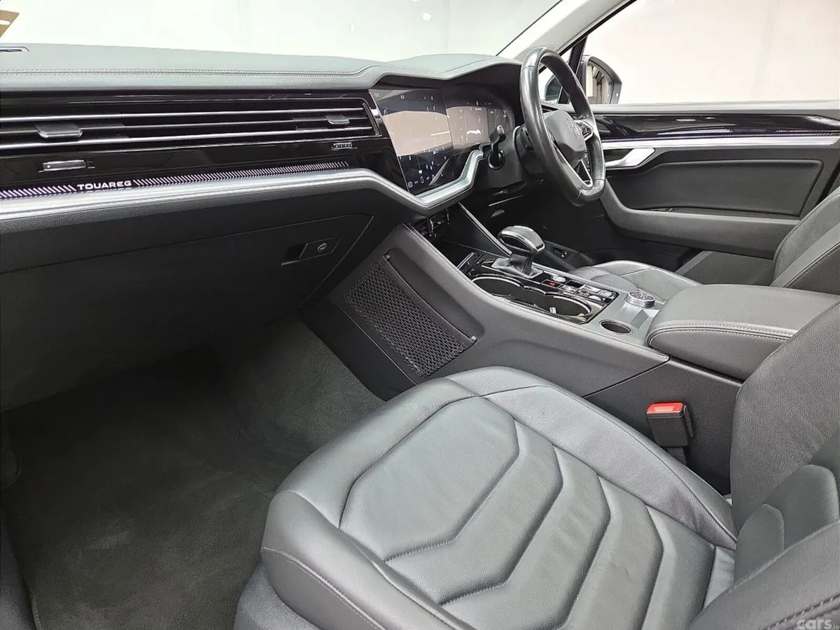 Volkswagen Touareg SUV, Petrol Hybrid, 2023, Black
