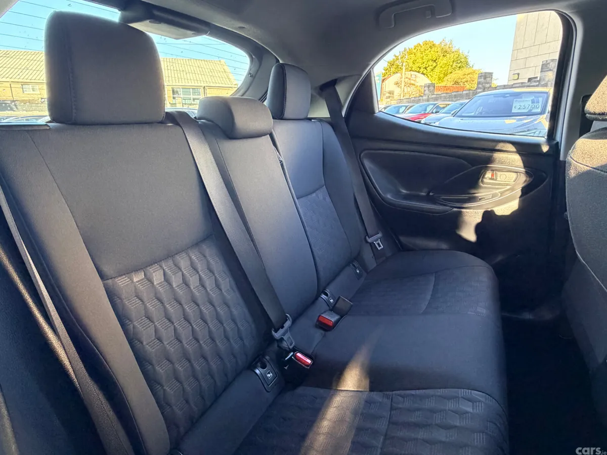Toyota Yaris Hatchback, Petrol Hybrid, 2024, Grey
