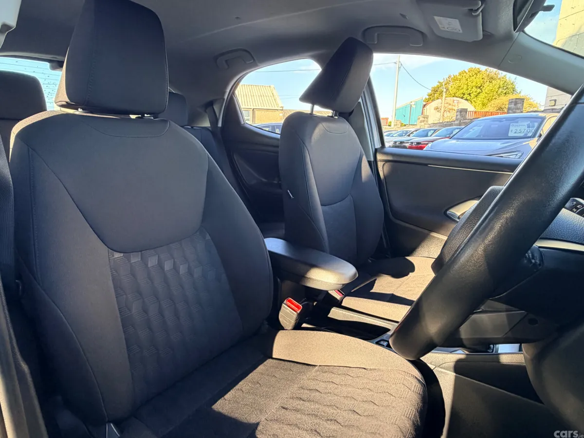 Toyota Yaris Hatchback, Petrol Hybrid, 2024, Grey