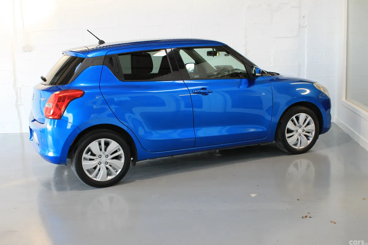 Suzuki Swift Hatchback, Petrol, 2017, Blue