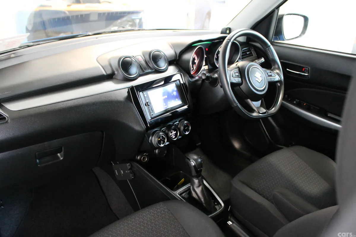 Suzuki Swift Hatchback, Petrol, 2017, Blue