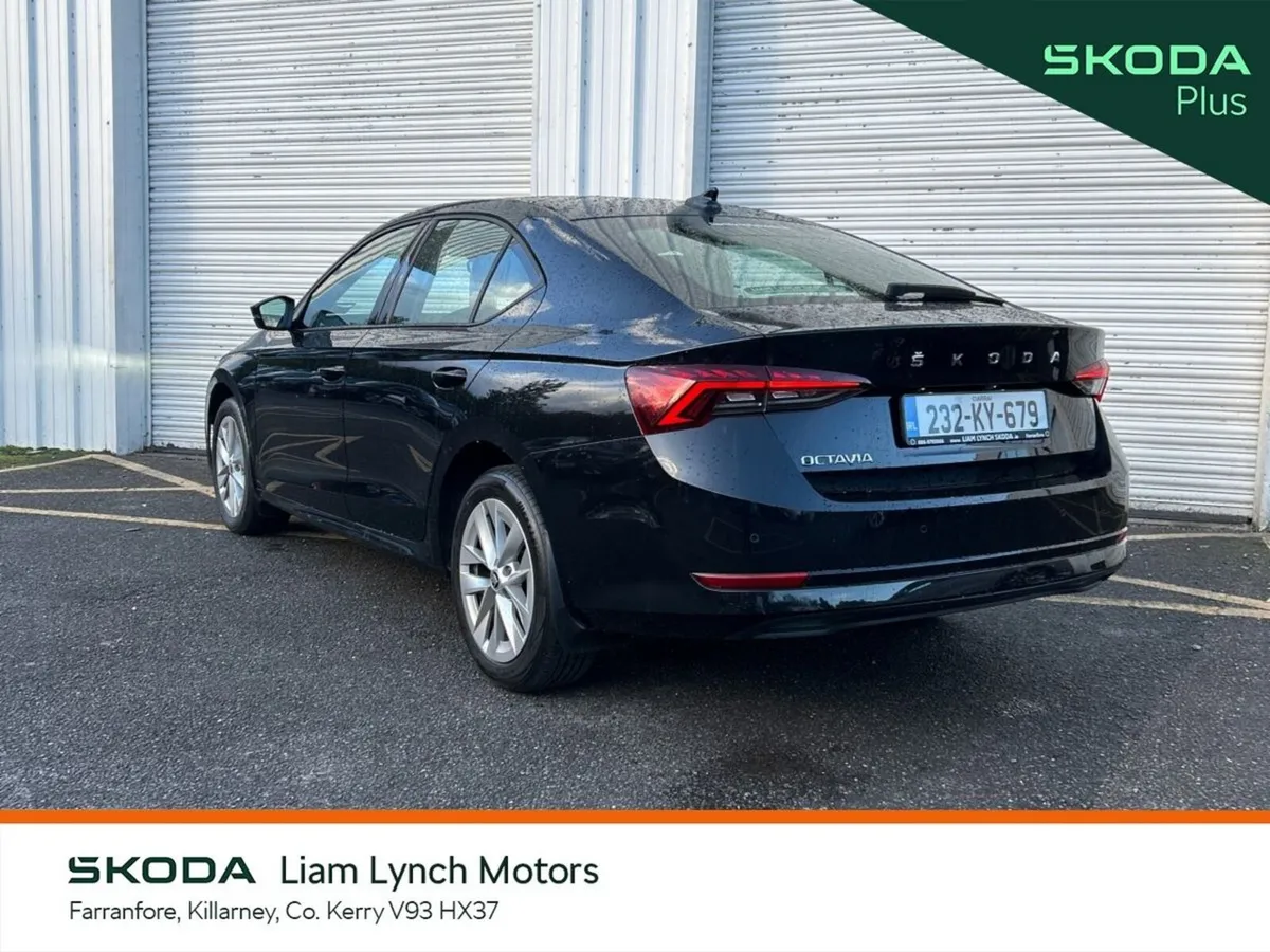 Skoda Octavia Saloon, Diesel, 2023, Black