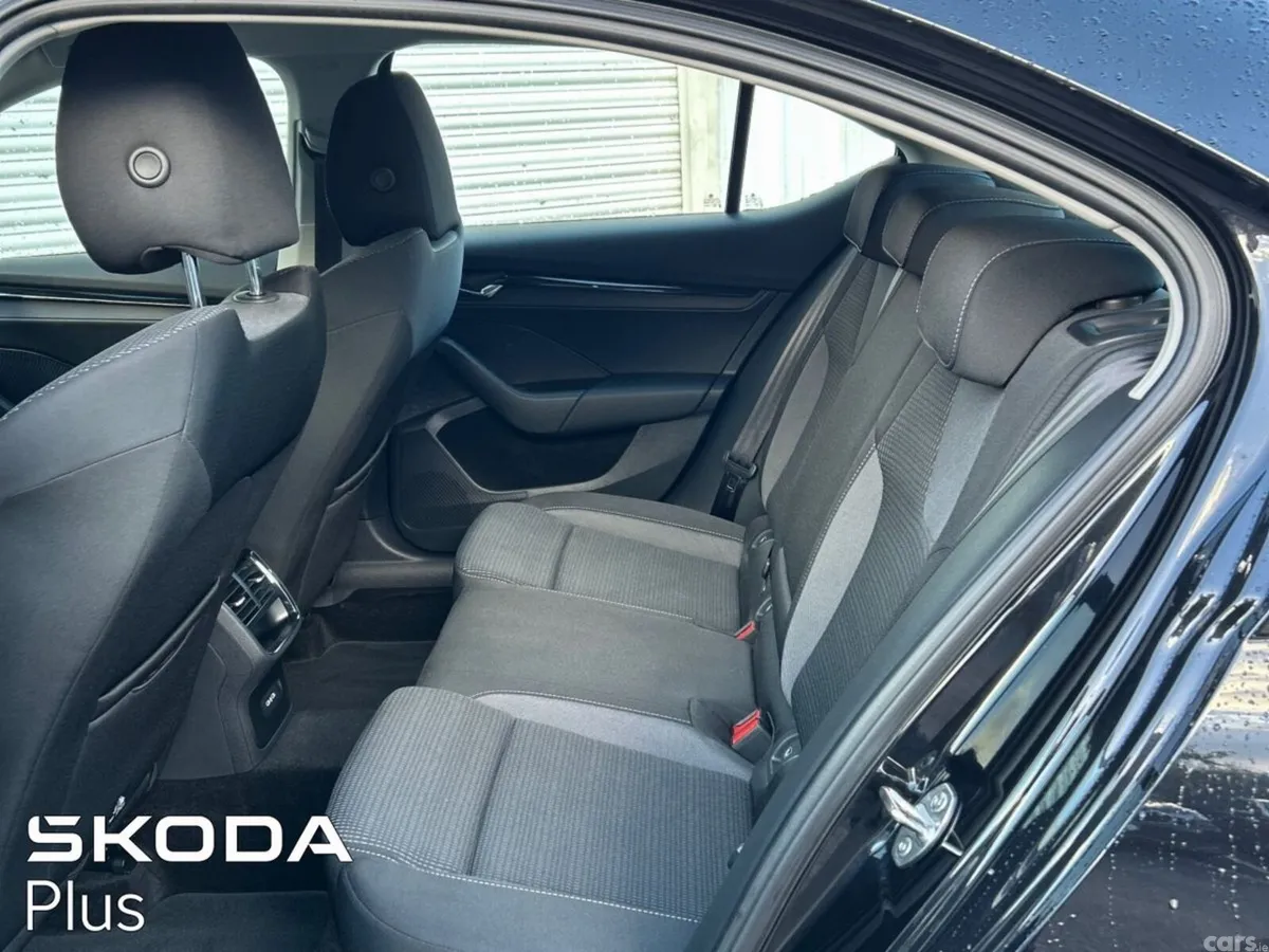 Skoda Octavia Saloon, Diesel, 2023, Black