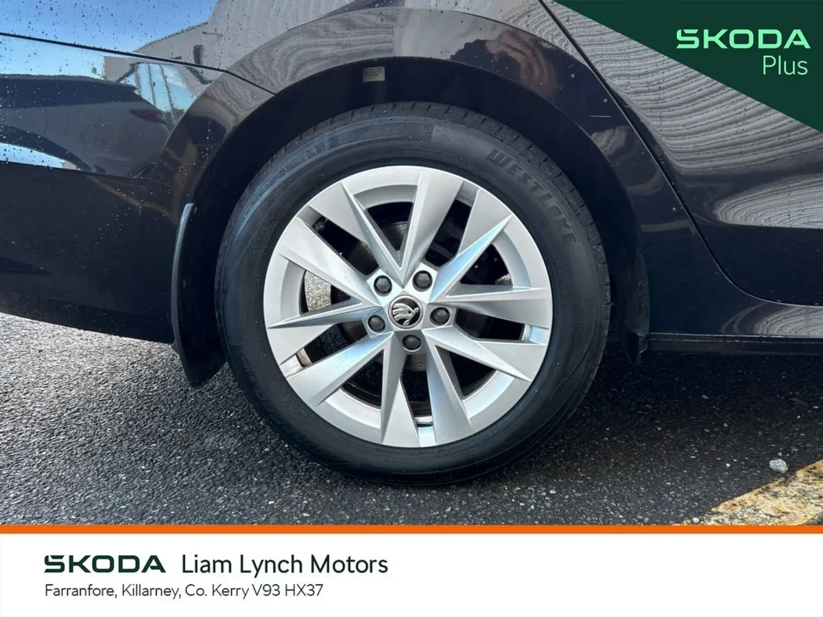Skoda Octavia Saloon, Diesel, 2023, Black