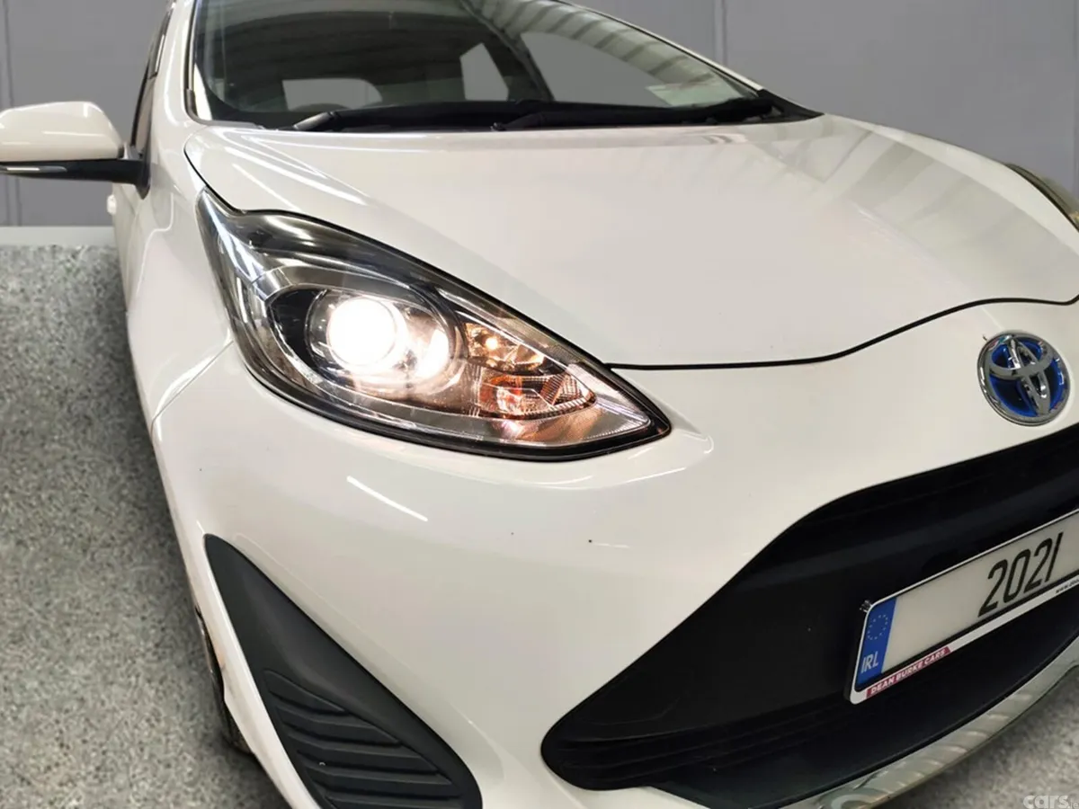 Toyota Aqua Hatchback, Petrol Hybrid, 2021, White