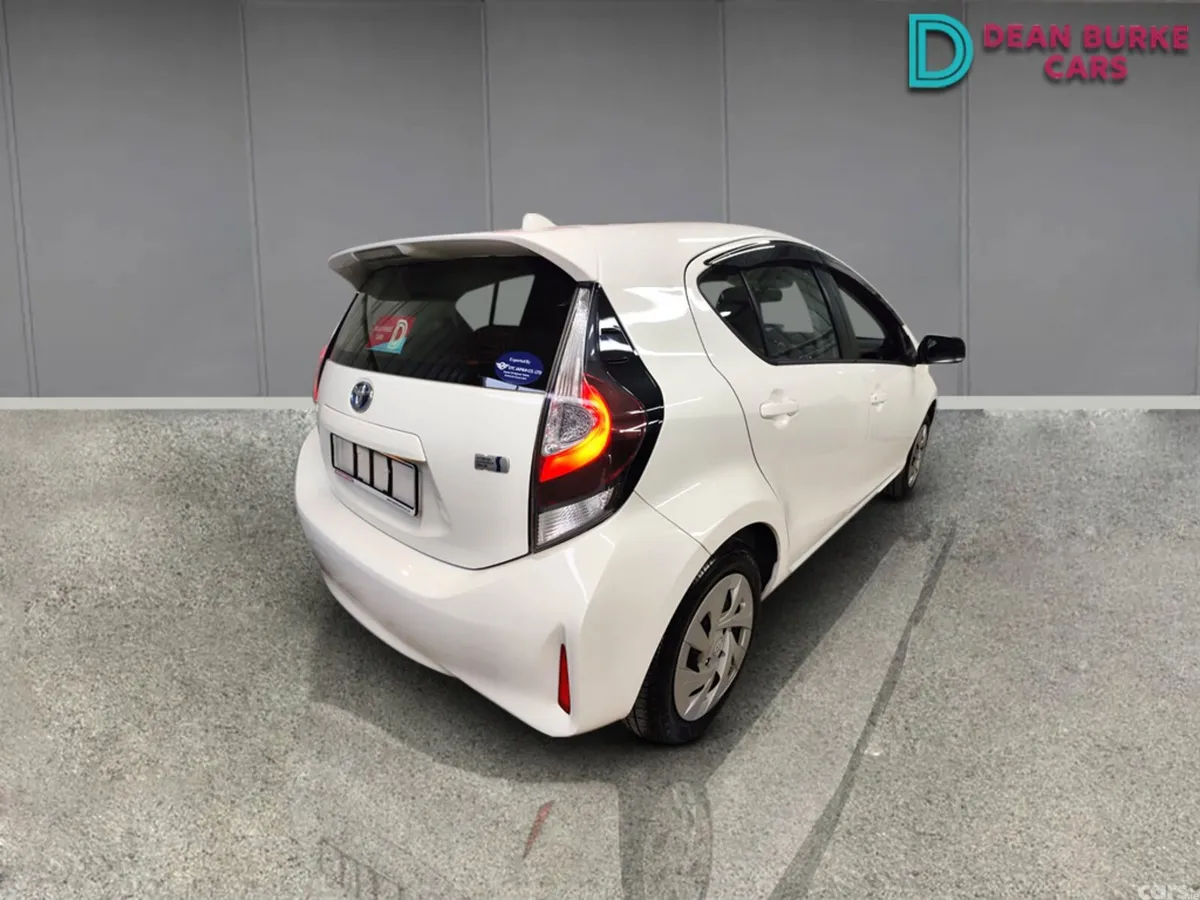 Toyota Aqua Hatchback, Petrol Hybrid, 2021, White