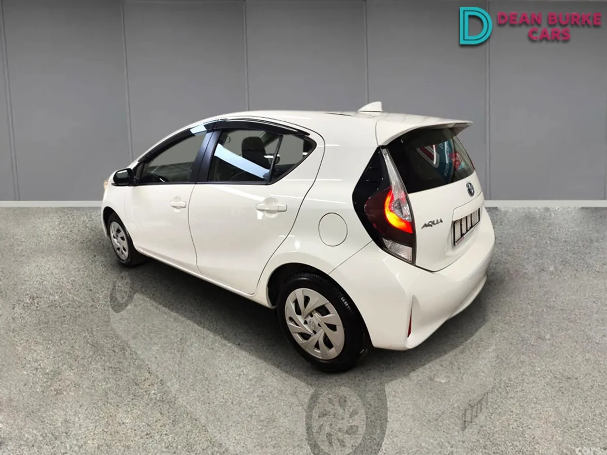 Toyota Aqua Hatchback, Petrol Hybrid, 2021, White