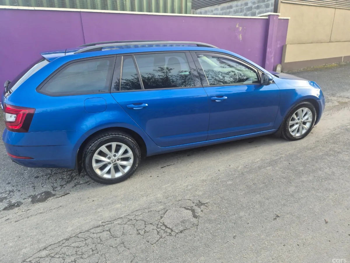 Skoda Octavia Estate, Diesel, 2019, Blue