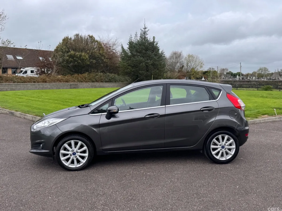Ford Fiesta Hatchback, Petrol, 2016, Grey