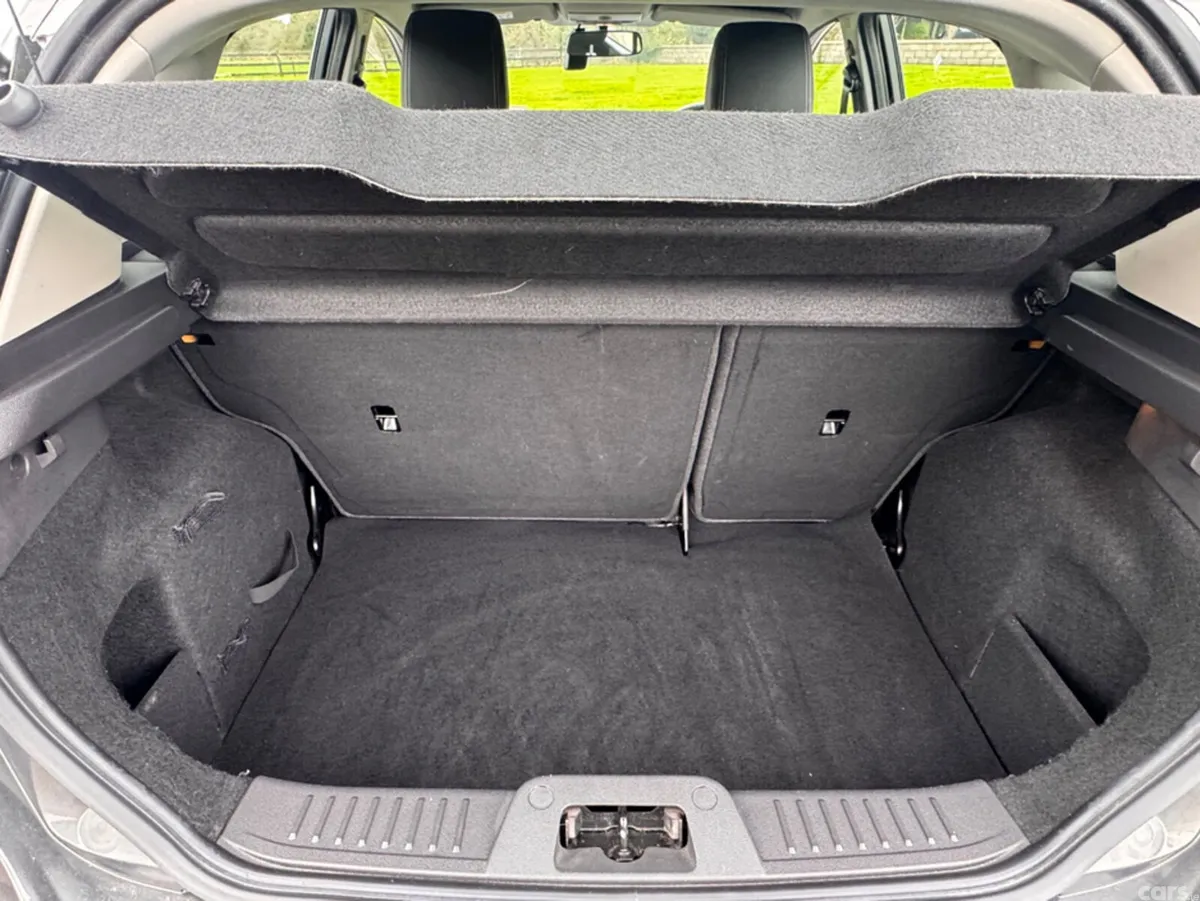 Ford Fiesta Hatchback, Petrol, 2016, Grey