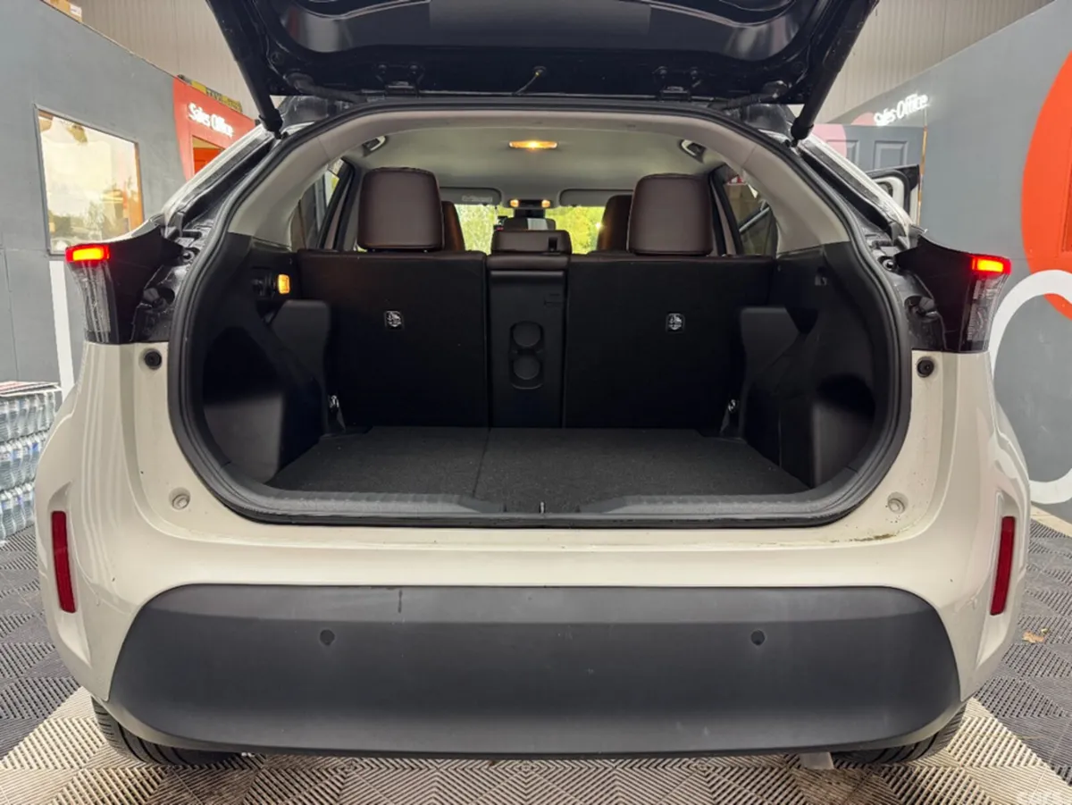 Toyota Yaris Cross SUV, Petrol Hybrid, 2021, White