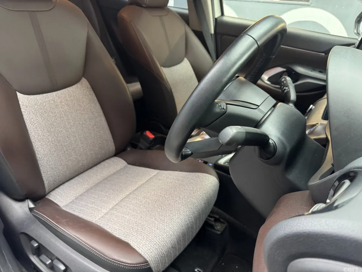 Toyota Yaris Cross SUV, Petrol Hybrid, 2021, White