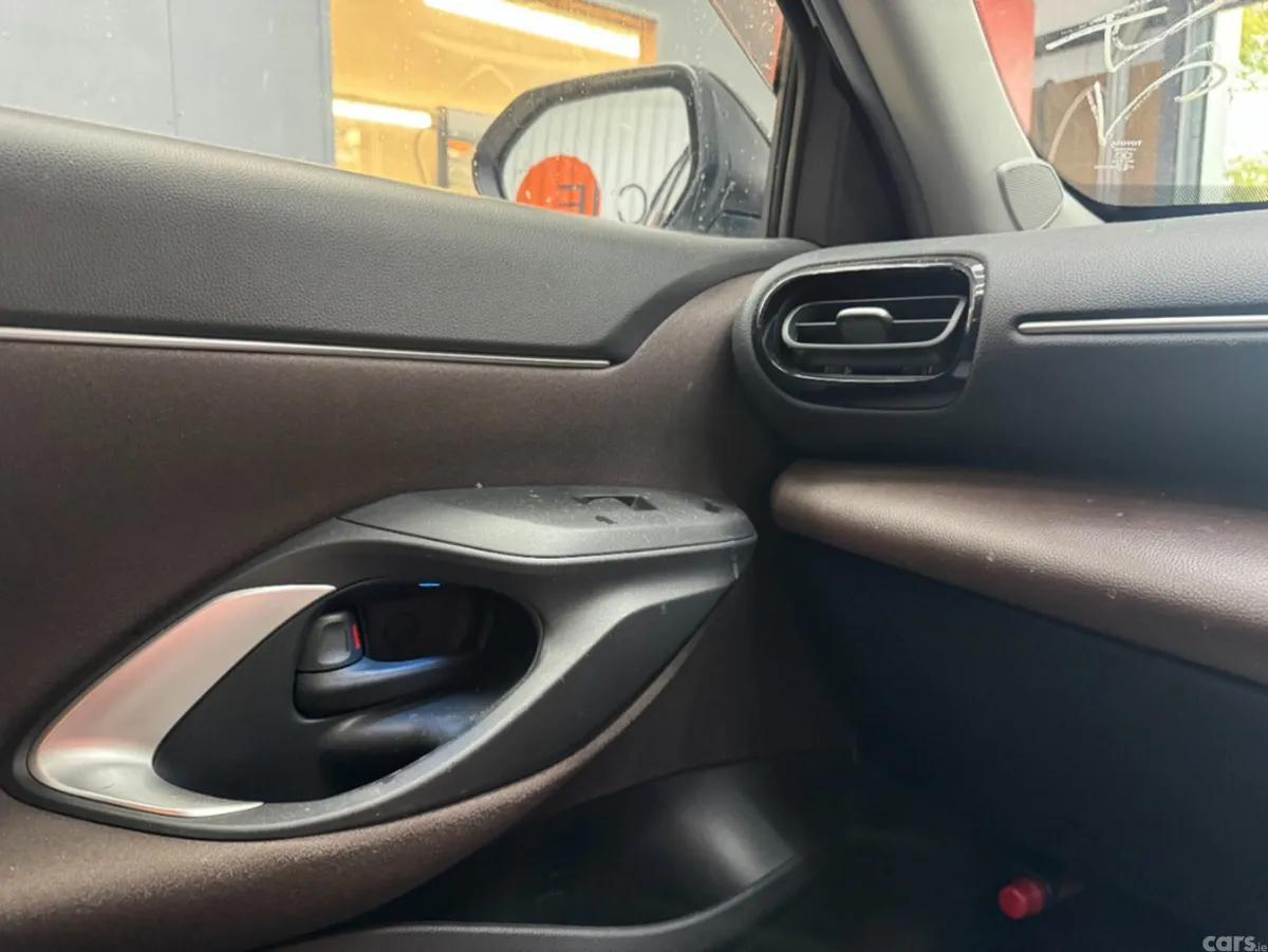 Toyota Yaris Cross SUV, Petrol Hybrid, 2021, White