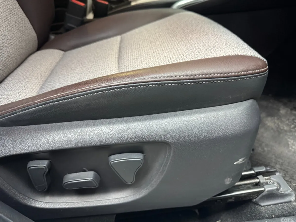 Toyota Yaris Cross SUV, Petrol Hybrid, 2021, White