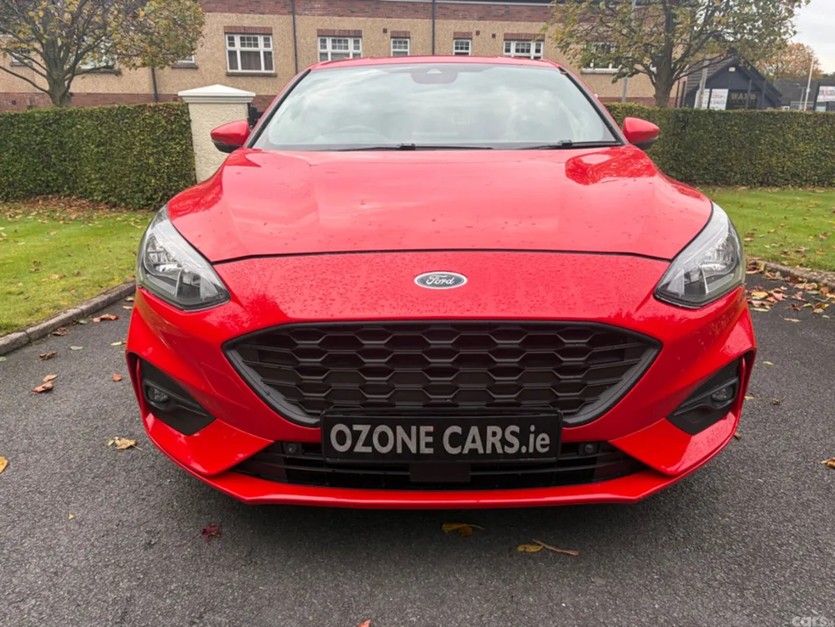 Ford Focus Hatchback, Petrol, 2020, Red