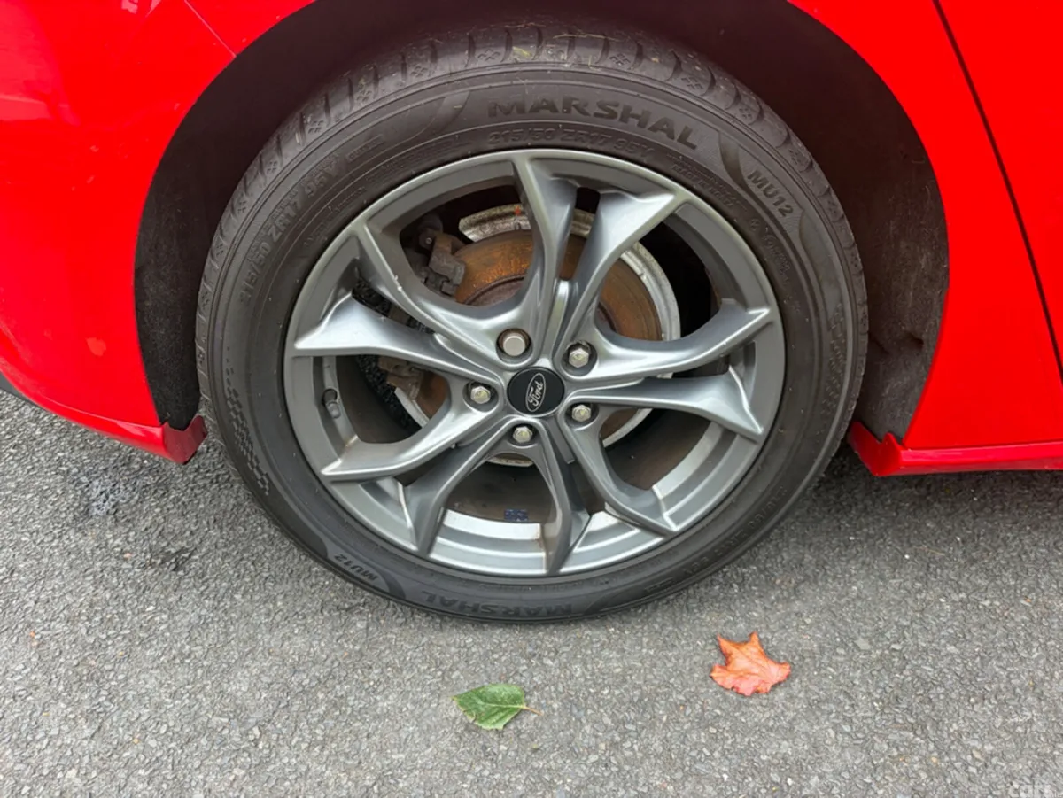 Ford Focus Hatchback, Petrol, 2020, Red