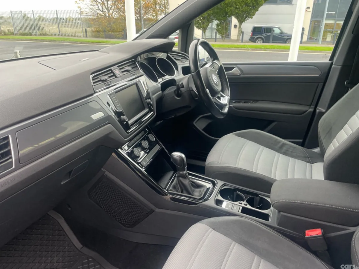 Volkswagen Touran MPV, Petrol, 2016, Black