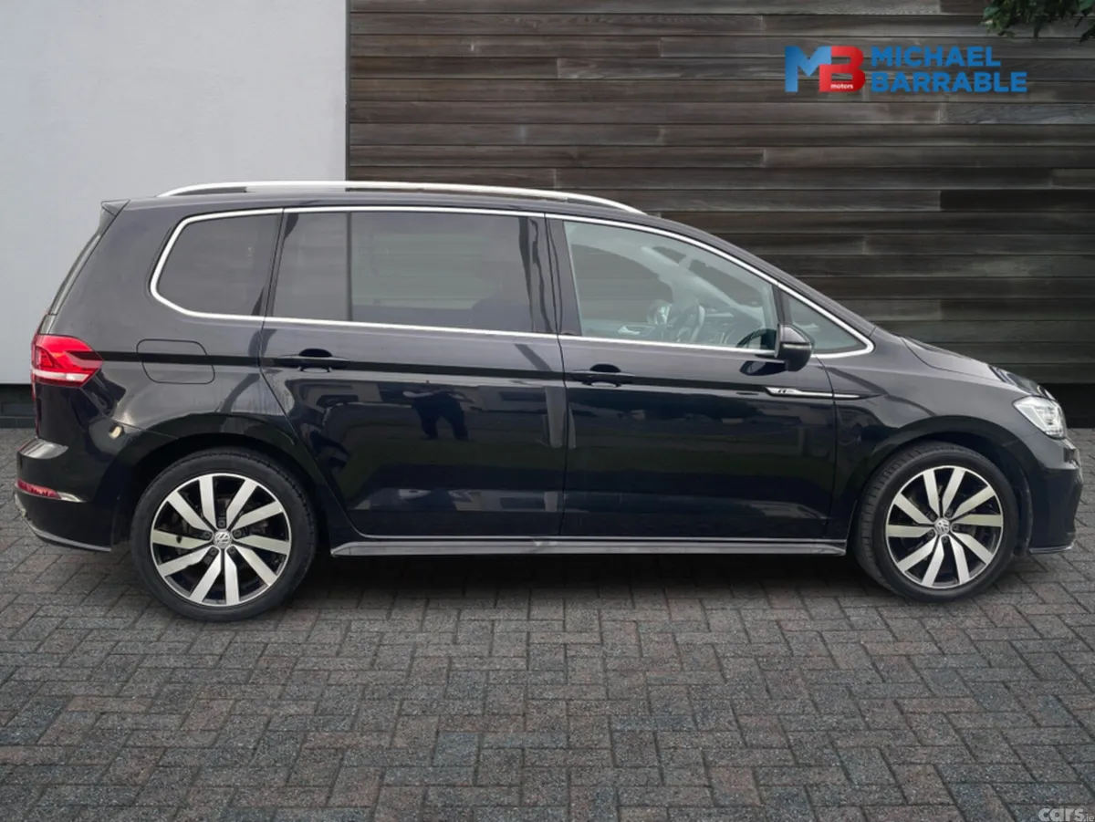 Volkswagen Touran MPV, Petrol, 2016, Black
