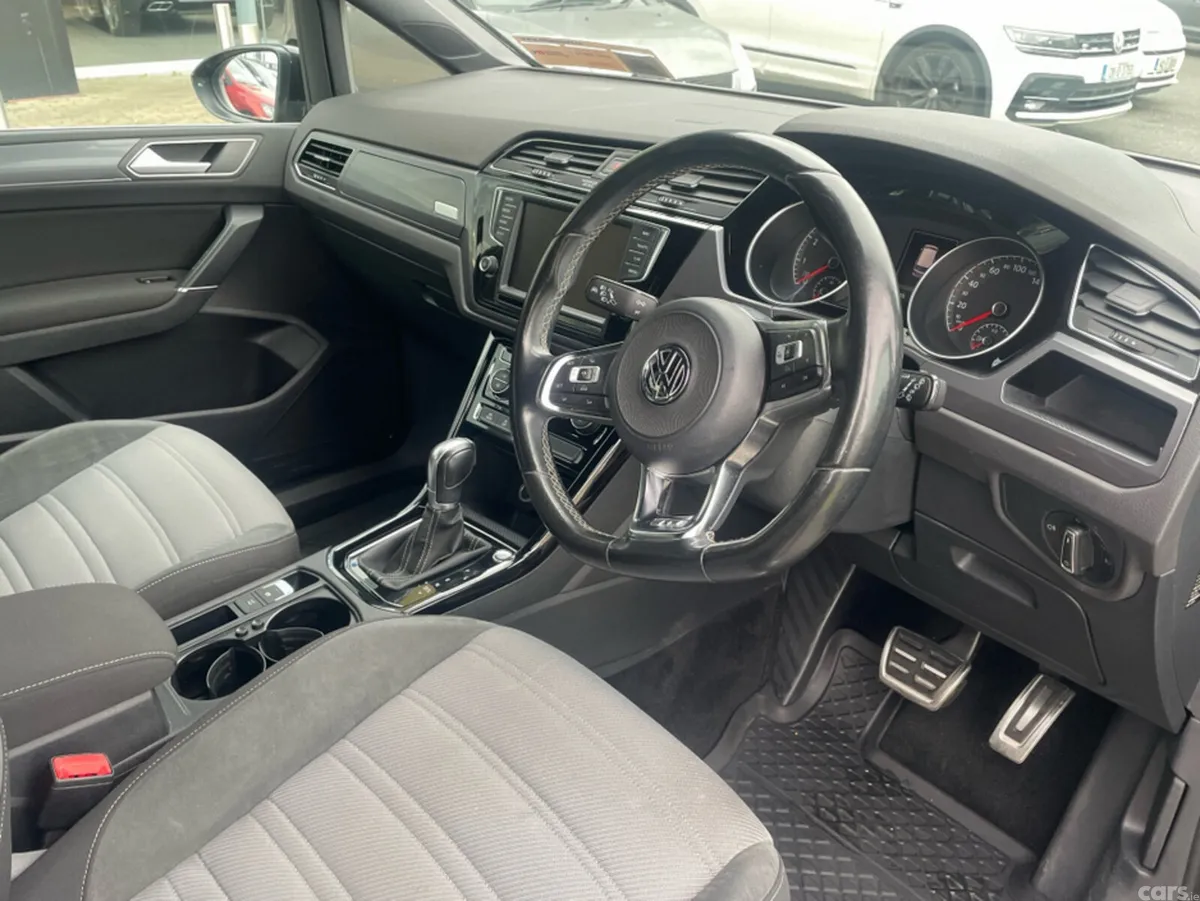 Volkswagen Touran MPV, Petrol, 2016, Black