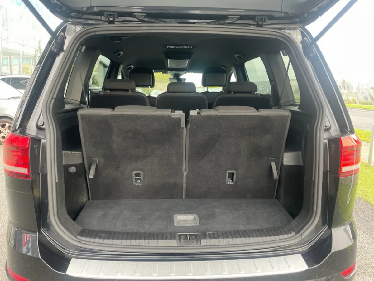 Volkswagen Touran MPV, Petrol, 2016, Black