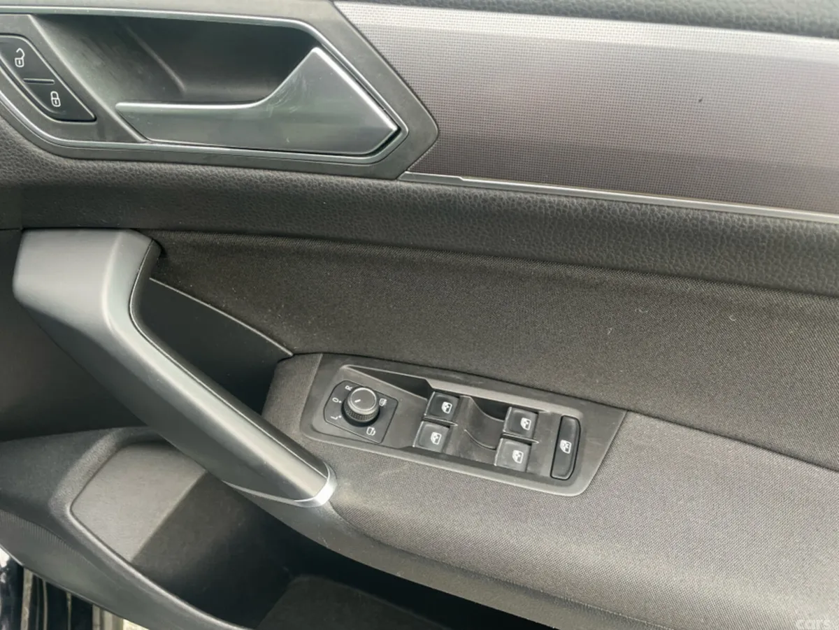 Volkswagen Touran MPV, Petrol, 2016, Black