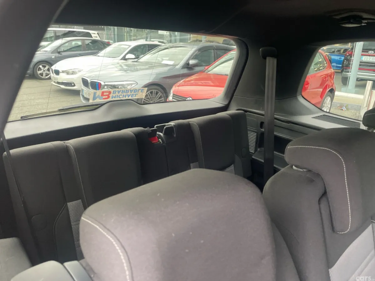Volkswagen Touran MPV, Petrol, 2016, Black