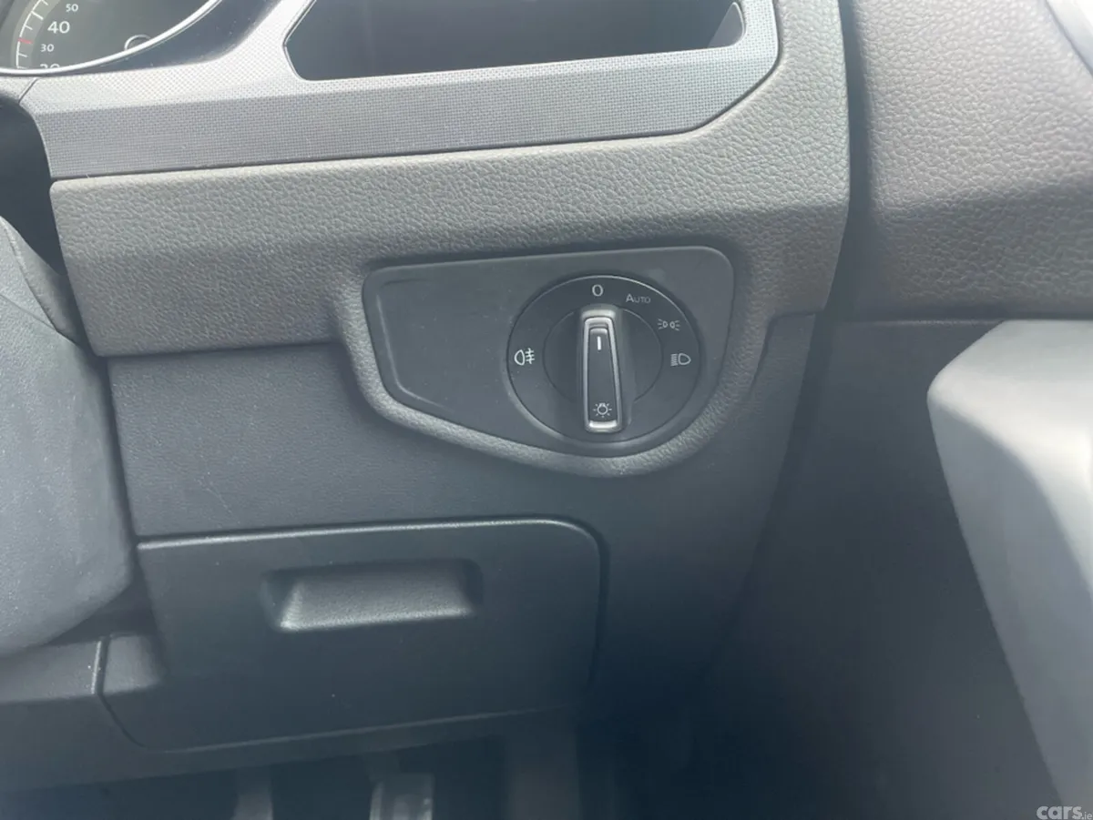 Volkswagen Touran MPV, Petrol, 2016, Black