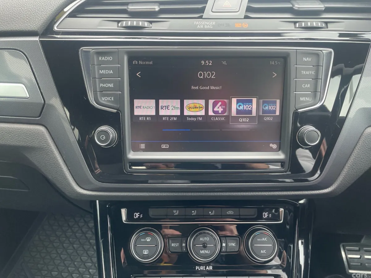 Volkswagen Touran MPV, Petrol, 2016, Black